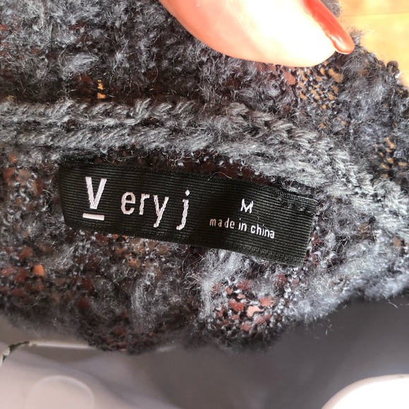 Very J charcoal gray long sleeve sweater size medium - Picture 3 of 7